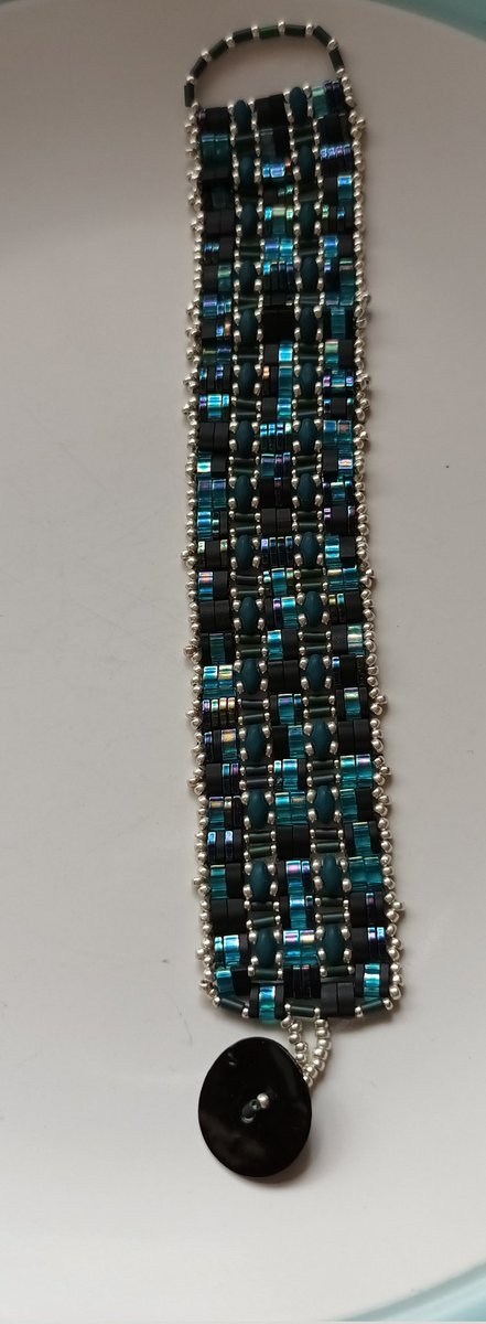 Beaupepys's tweet photo. Hugely time consuming bracelet #HandmadeHour https://t.co/F6vuILuqgZ