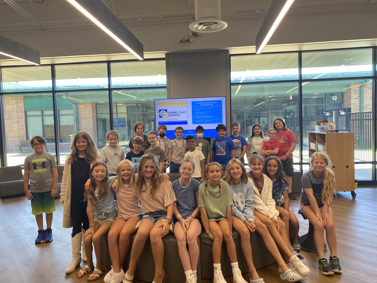 LeffersCES's tweet photo. We love our CES school family!   Looking forward to teaching, learning, and growing with these amazing 5th graders! https://t.co/3juE4KkF1T
