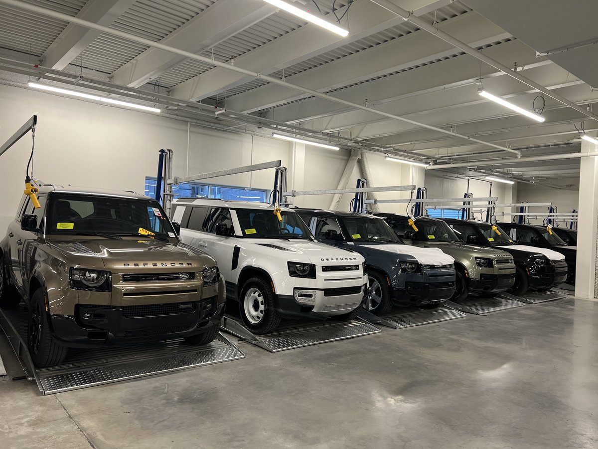 JLR_Boston's tweet photo. What’s your favorite color? We have so many to choose from …. 

#Defender #JLR #SVOPremiumPalette #Selection #herbchambers https://t.co/lXj5GLqLD4