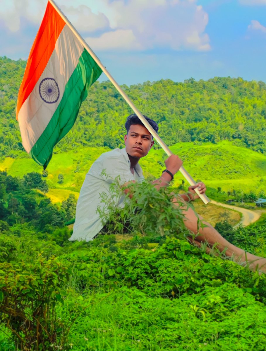 Azhar_Aly21's tweet photo. Happy Independence Day 2022: भारत इस वर्ष आजादी का 75वां वर्षगांठ मनाने जा रहा है। भौगोलिक, धार्मिक व सांस्कृतिक विविधता वाला यह देश आजादी के 75 सालों में मोहब्बत व नफरत के कई पड़ाव से होकर गुजरा है। साल 1947 में भारतीयों ने इस दिन ब्रिटिश शासन से स्वतंत्रता प्राप्त की थी https://t.co/cqjTdmaqSB