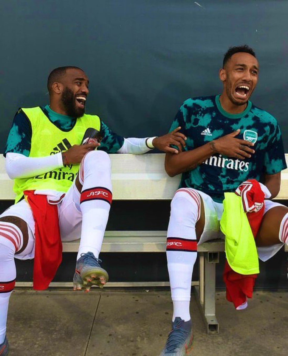 No man the way they run while holding hands is giving movie vibes… the lokshin bioskop movies thou
#Uyajola99