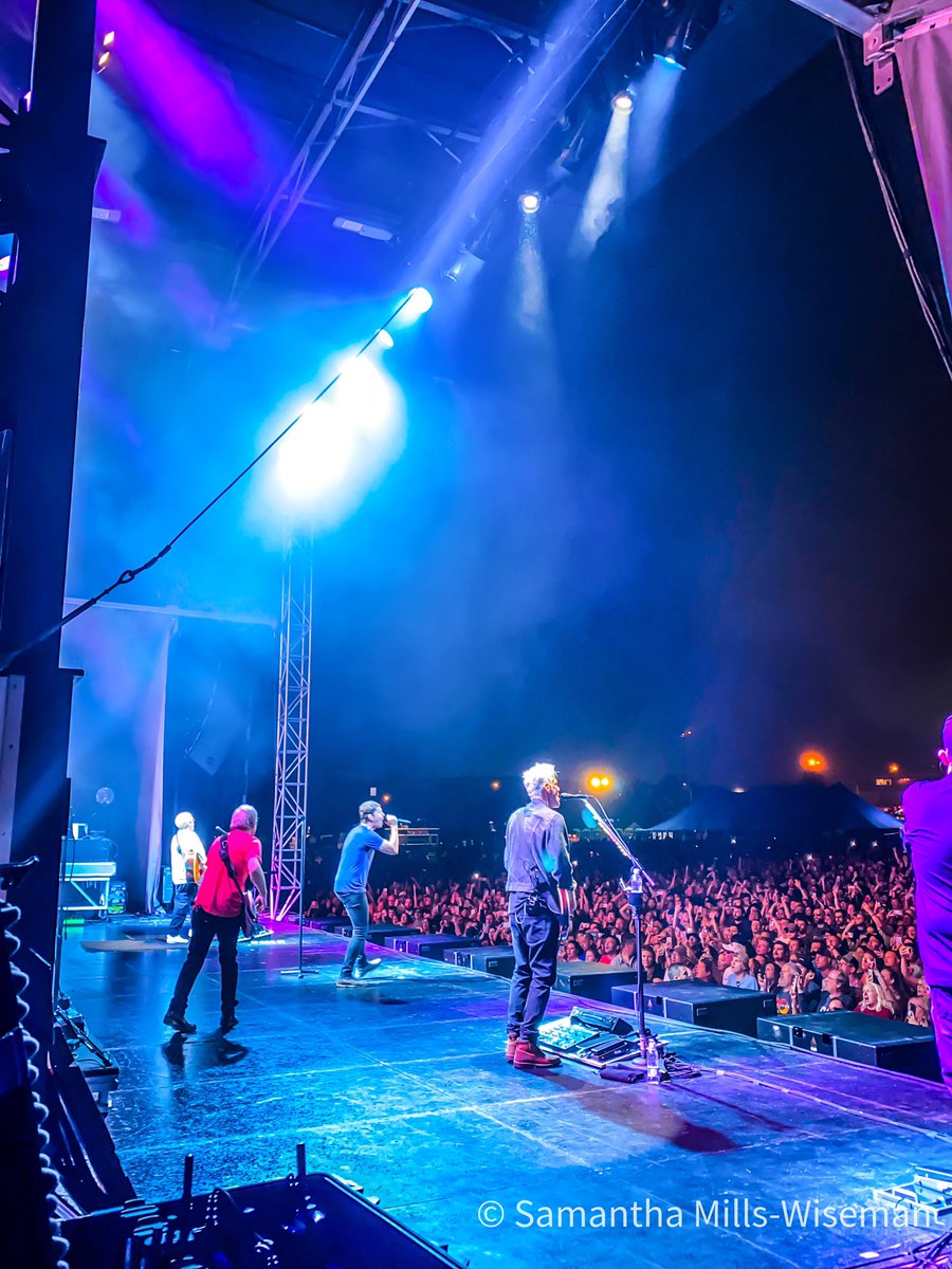SMillsWiseman's tweet photo. @MatchboxTwenty blew the crowd away at @CPMF2022 last night! Big thanks to our old friends @OurLadyPeace for inviting us to join them backstage! It was amazing! 💛
#churchillparkmusicfestival #cpmf2022 #nlliveevents #LoveStJohns #ComeHome2022 https://t.co/k4Pk6AqjPE