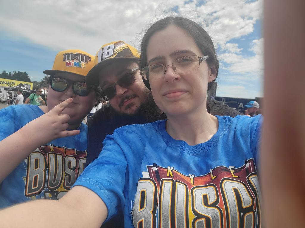 MichelleCLE905's tweet photo. Ready to see @KyleBusch win the #FAP400 at @RichmondRaceway! π₯π₯ https://t.co/VTx0By39uF