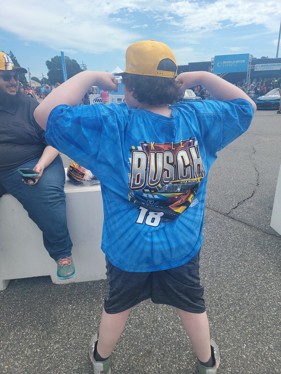 MichelleCLE905's tweet photo. Ready to see @KyleBusch win the #FAP400 at @RichmondRaceway! π₯π₯ https://t.co/VTx0By39uF