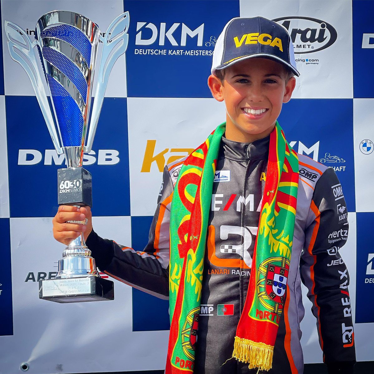 Rodrigo33Seabra's tweet photo. YESSSSS 🏆
Pódio e mais duas taças para Portugal ♥️🇵🇹
Fim de semana fantástico na Alemanha com finais super disputadas até á bandeira 🏁
Terminamos com P2 e consolidamos a vantagem para o título ✊ 🇩🇪
Obrigado malta pelo vosso apoio! Vocês são os melhores!
#goseabra #okjunior https://t.co/9LQB2PyvfQ