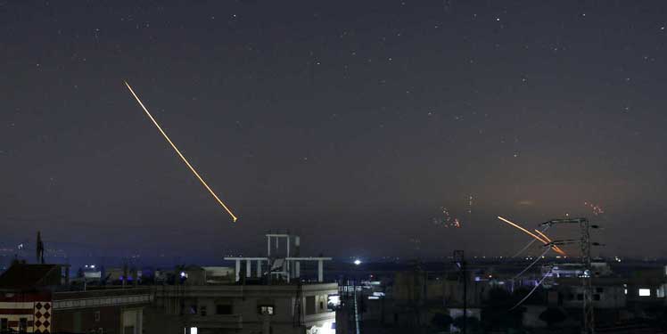 PrensaLatina_cu's tweet photo. Aviones de combate israelíes 🇮🇱bombardearon hoy con cohetes varias posiciones en las zonas de #alRadar y #AbuAfsah en sur de la provincia costera siria de #Tartous 🇸🇾

https://t.co/d72Wu7Px09 https://t.co/SLIvKAHeL6