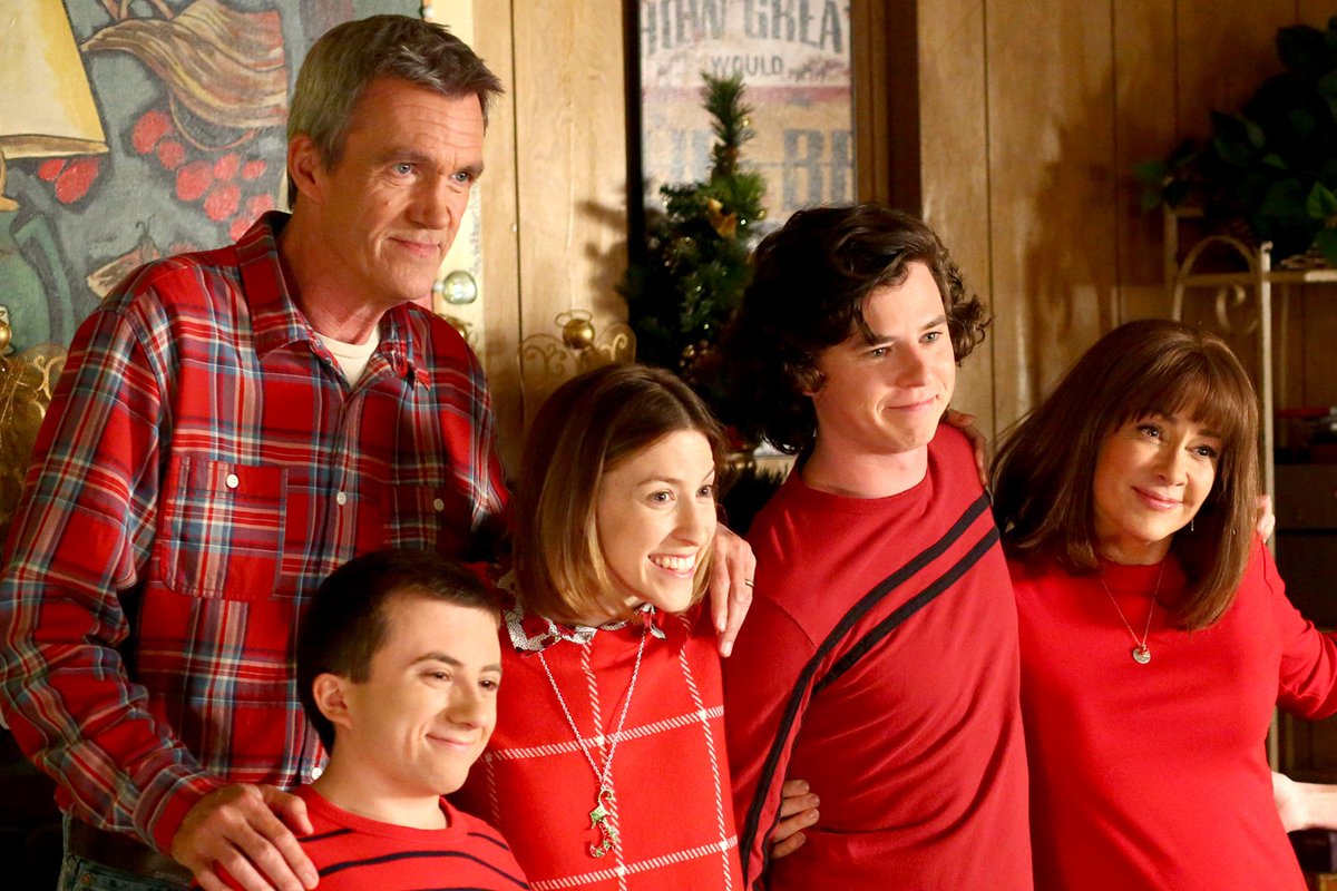 historicalfits's tweet photo. they deserved what modern family had https://t.co/Gt2vOsiLRM