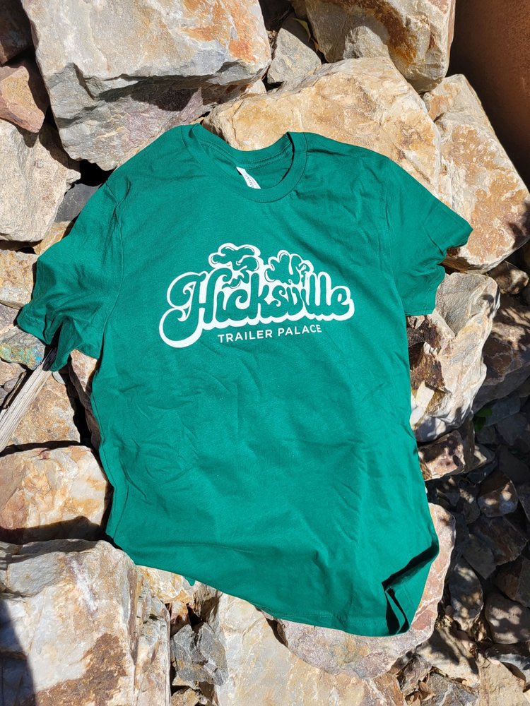 GameOfUnsers's tweet photo. Around the dining tables you should find some complimentary gifts, a thank you of sorts for joining Chez and Collins while they got hitched. T-shirts, bongs, grinders and bumper stickers from Hicksville! https://t.co/k89HP2mhyE