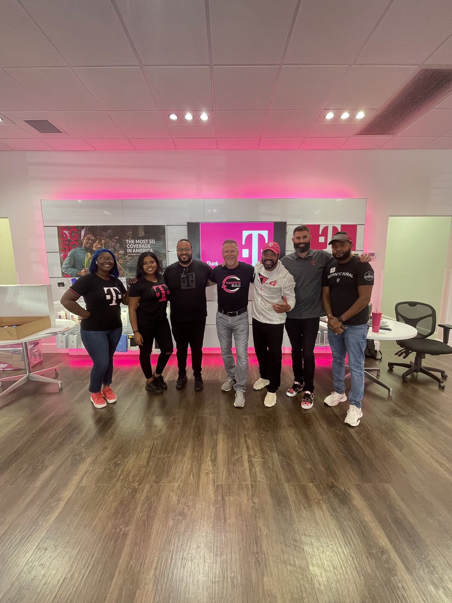 TheDaveIde's tweet photo. Fantastic morning celebrating with our  Network Experts! https://t.co/0Hp6lMFi2J