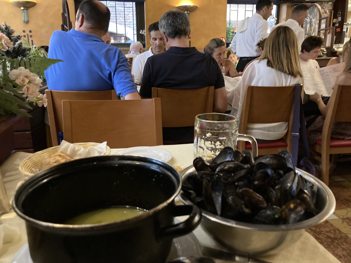 euro_tour's tweet image. ブリュッセル(ベルギー)。
本日の風景より⑤
夕食は、ムール貝を！