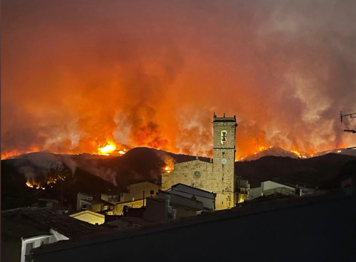 SauraManzanares's tweet photo. I demà en eixir el sol, què quedarà del nostre lloc al món? https://t.co/reyre5iXnA