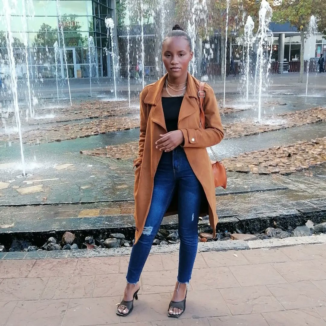 RoseBlackSA's tweet photo. Hey please help me reach 1k subbies on YouTube by retweeting or subscribing❤️. 
https://t.co/0Dfmq7CaSj

#Mihlali #Shein #Musa #roadto1ksubs ❤️ https://t.co/kxUZKF8sZz