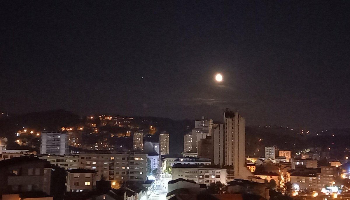 OnlyEstera's tweet photo. Pun mesec iznad Užica. https://t.co/OORWJ8vIpw