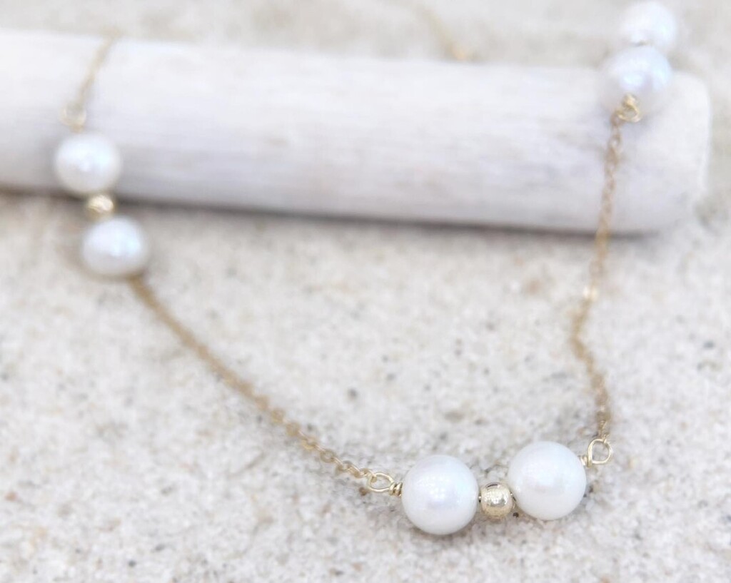 inglisjewellrs's tweet photo. Classic. Modern. Beautiful.
This yellow gold and pearl necklace checks all the boxes!
It’s Inglis Jewellers priced at $299 with no tax for a limited time.
#inglisjewellers #dontgoblinglessgotoinglis #downtowntruro #downtownsydney #riverviewnb #newgla… https://t.co/Iq0oAMut4U https://t.co/48vsxrFPUf