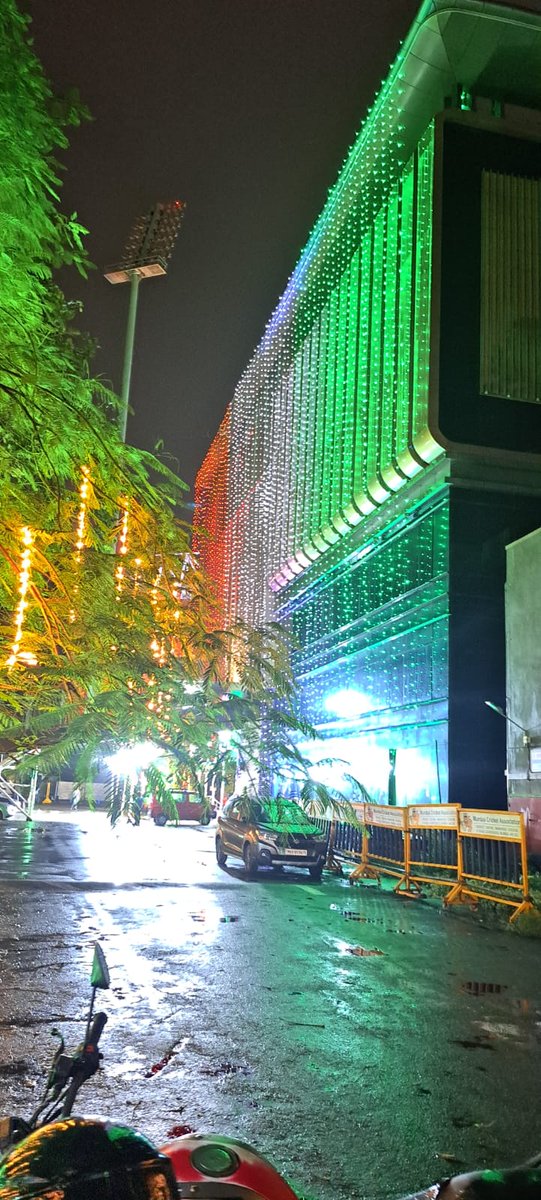 MohitChaturvedi's tweet photo. Absolutely gorgeous decorations at our #GarwareClub Mumbai for the #AmritMahotsav #HarGharTiranga celebrations....

Kudos to our fab staff for all the dedicated hardwork. 

#AzadiKaAmritMahotsav https://t.co/T1AXEP0C7E
