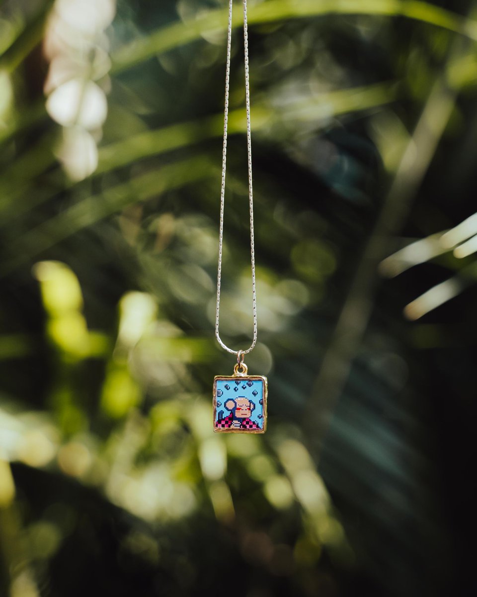 luca93475101's tweet image. Hey @ChimpersNFT - tomorrow is the day where i am finally going to launch with my customizable necklaces. I cant wait to share the details tomorrow, with a lot of people hopefully seeing and loving it. 
In advance of that event i am giving away one necklace to one lucky chimper!