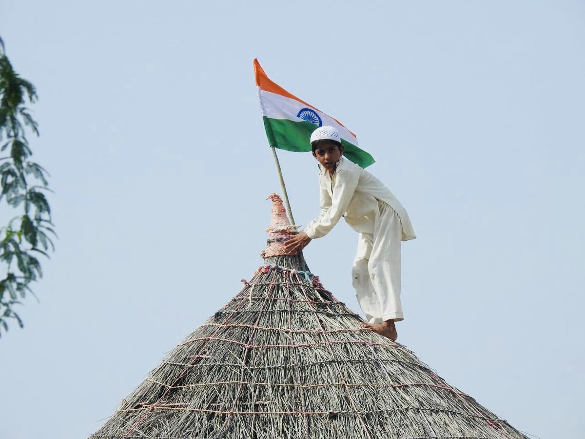 BilalAhmed0917's tweet photo. Happy 75th my INDIA 🇮🇳! Your diversity is my pride , Your colours OUR representation, Your inclusiveness our soul , Your culture so eclectic yet One . May you always be the heart of the world , that teaches others to be one along with its many .
#JaiHind #MeraMulk #bharat ! ❤️ https://t.co/VJM4bF6Tgk