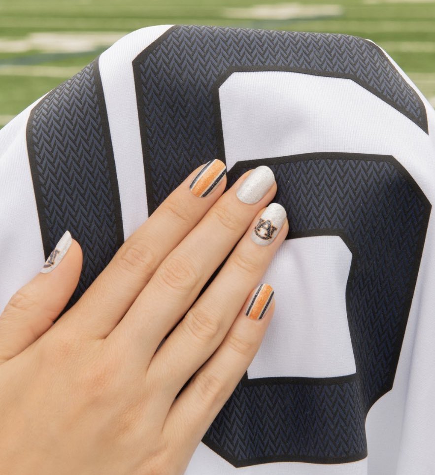 flutiefan's tweet photo. @AuburnFootball @TakeoSpikes51 my nail strips biz is gonna have Auburn available soon!
https://t.co/PANkvH7xRa
#Dateline #DatelineNails #CollegiateNails #footballNails #Auburn #WarEagle https://t.co/kxa445fPo6