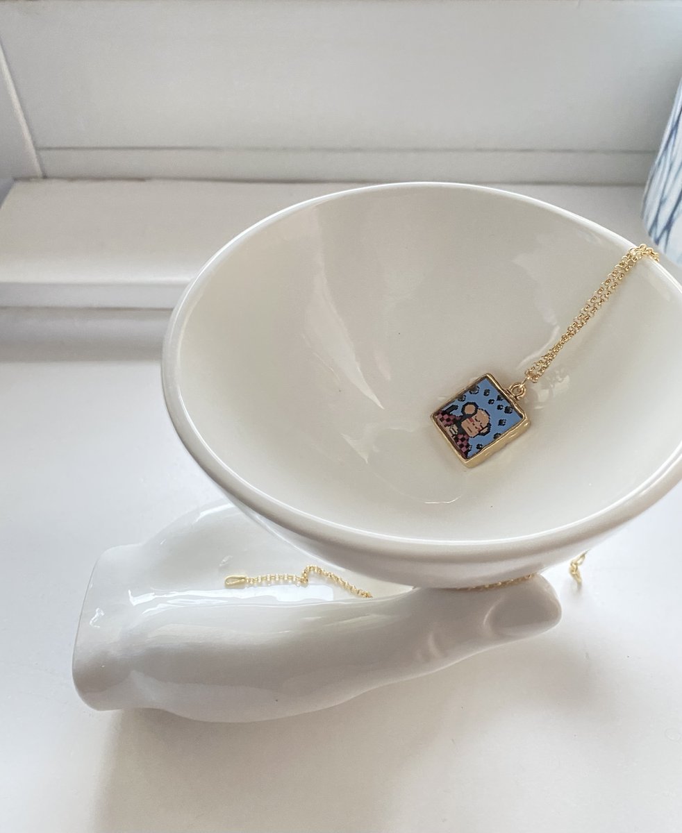 luca93475101's tweet image. Hey @ChimpersNFT - tomorrow is the day where i am finally going to launch with my customizable necklaces. I cant wait to share the details tomorrow, with a lot of people hopefully seeing and loving it. 
In advance of that event i am giving away one necklace to one lucky chimper!