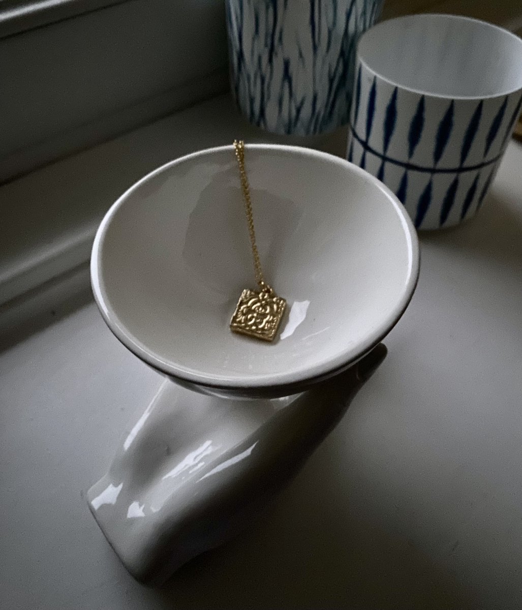 luca93475101's tweet image. Hey @ChimpersNFT - tomorrow is the day where i am finally going to launch with my customizable necklaces. I cant wait to share the details tomorrow, with a lot of people hopefully seeing and loving it. 
In advance of that event i am giving away one necklace to one lucky chimper!