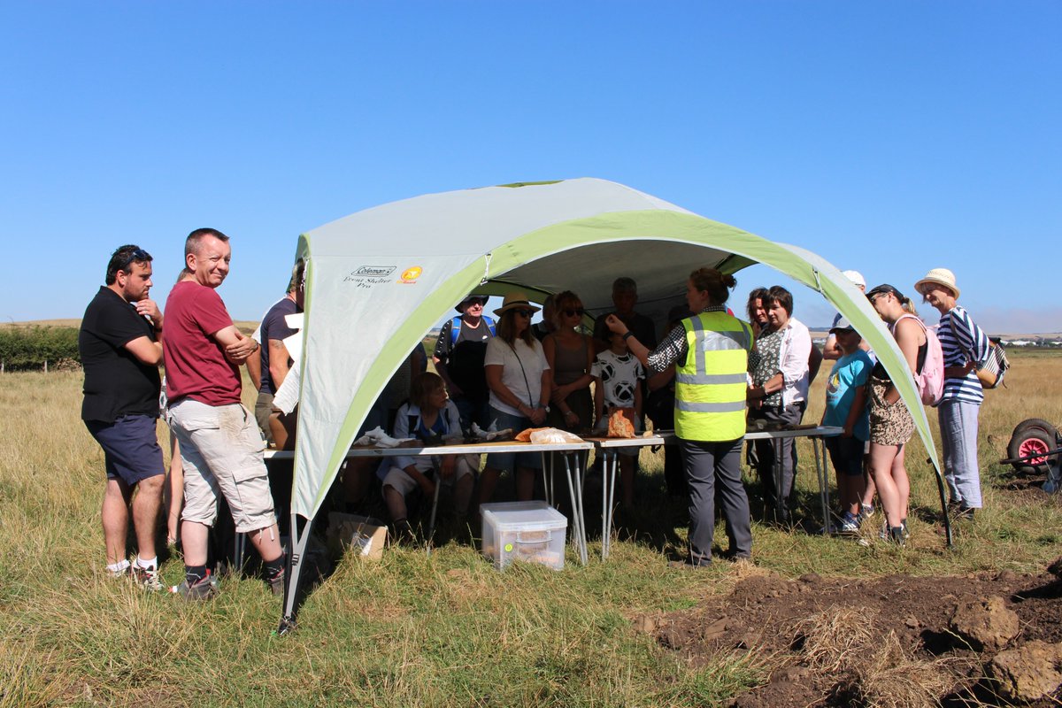 ArchaeOverton's tweet photo. Great open day this weekend for our @UoMCAHAE @UoMArchaeology @ArchaeologyChe1 @HistArchChester #Mesolithic #Archaeology #Fieldwork. Lovely to share the glorious weather, beautiful landscape and great archaeology with our visitors! @MesoPlants @royalarchinst @PrehistSociety https://t.co/jQ0z5pgnCM