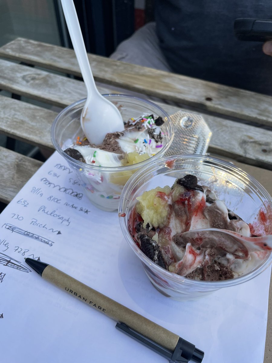 jenjunro's tweet photo. Part of the Culinaire Treasure Hunt!!! Thanks VBurger for the de-lish ice cream sundaes!!
#CulinaireHunt https://t.co/PVgHQ9TujQ