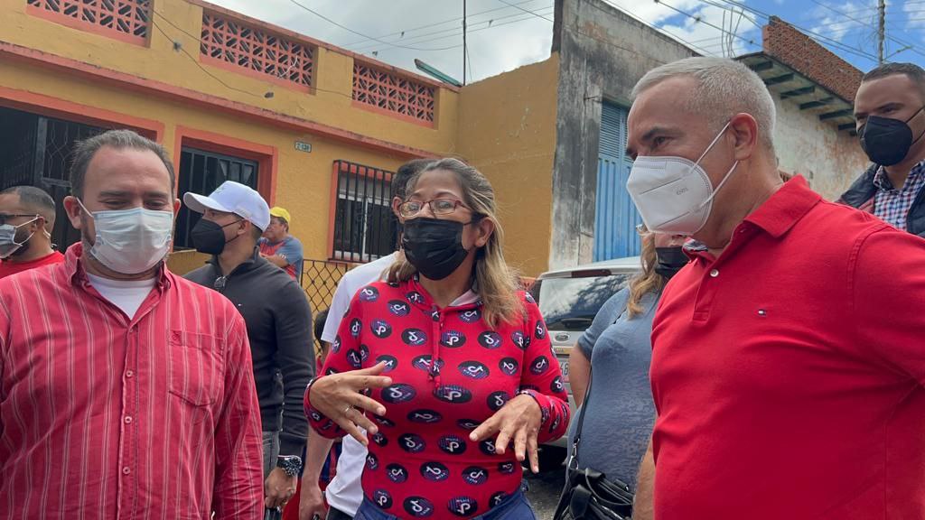 En mi caso me sumé a la Asamblea de la calle 10 del 23 de Enero en #SanCristóbal, donde celebramos con la comunidad la elección de la propulsora que velará por la siguiente fase del proceso: elección del equipo de calle. ¡Felicitaciones, militantes! 2/2
<a href="/PartidoPSUV/">PSUV</a>