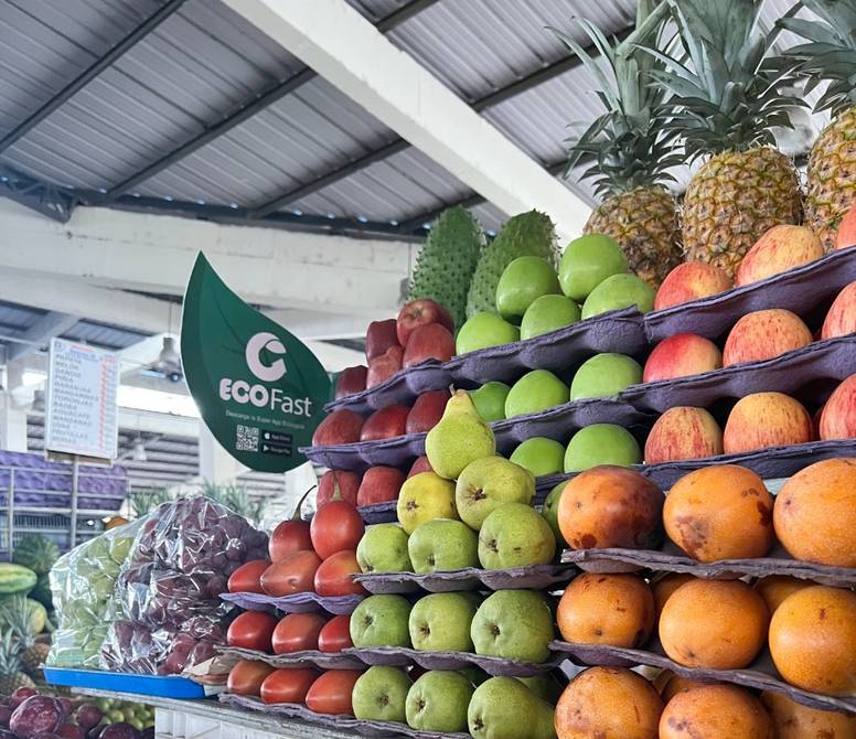 eluniversocom's tweet photo. Guayaquileños ahora pueden “conectar” con los caseritos de dos mercados y llevar sus productos a domicilio a través de una app 
► https://t.co/kPZuRiPGOr https://t.co/7dc8NBrHqQ
