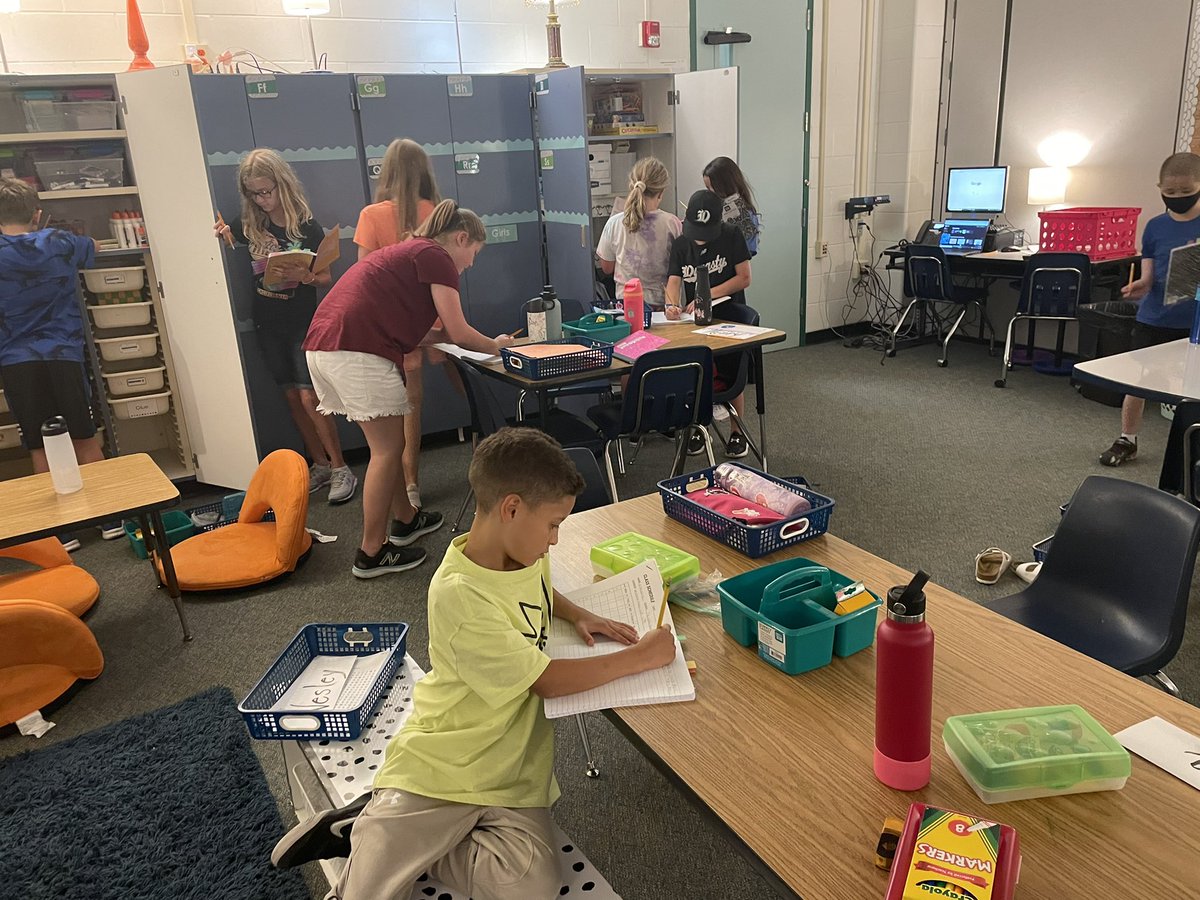 a_armstrongSFE's tweet photo. First week of fourth grade ✅ We practiced our communication and team building skills. Students got to explore our entire room and ask questions. Lastly we read the book “Perfectly Norman,” created our own set of wings and wrote about what makes each of us unique! @HumbleISD_SFE https://t.co/dgIatHOwFO