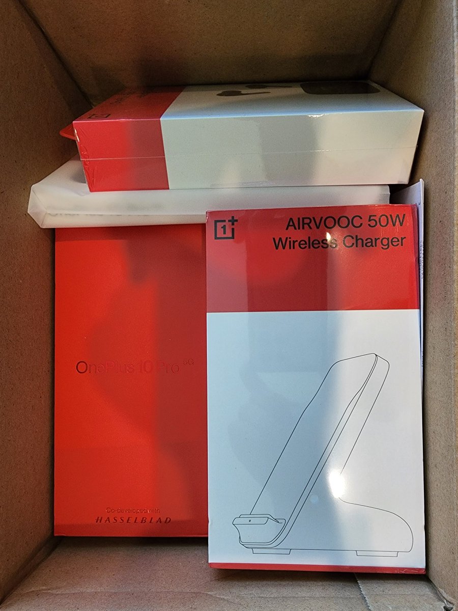 JKvsWorld's tweet photo. Gift from OnePlus...Psych 💸 #TeamOnePlus https://t.co/YmA2cStg4Y
