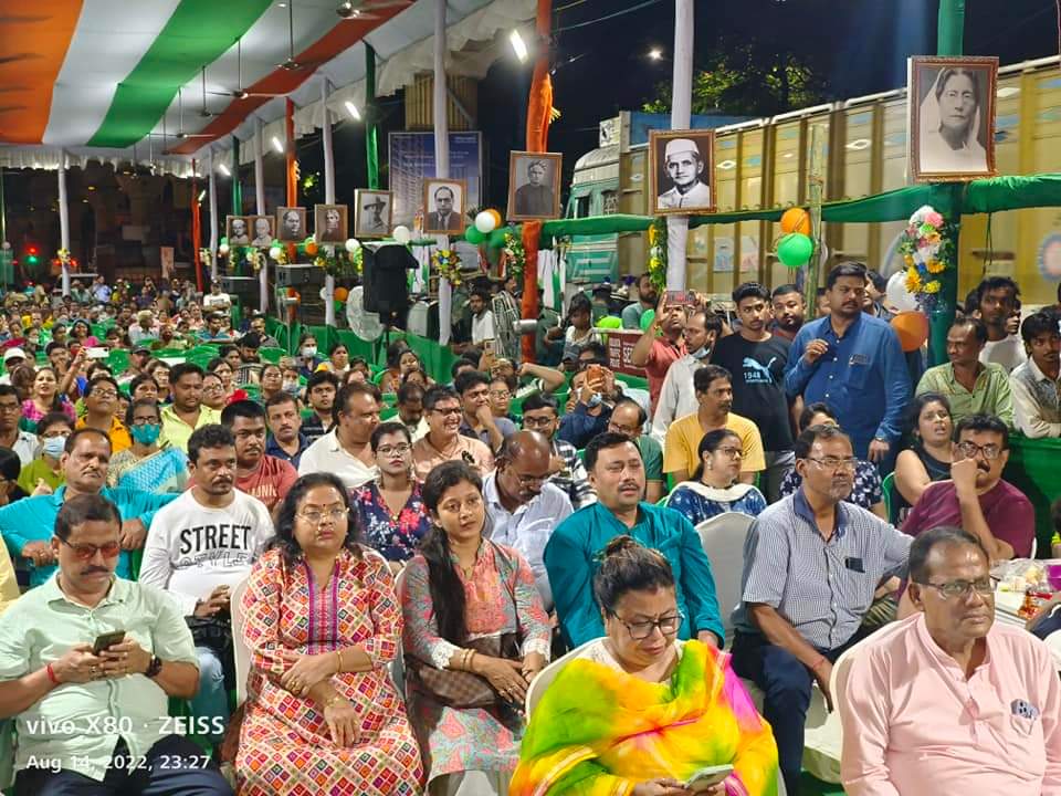 RatnaChatterje's tweet photo. এত ঝড় বৃষ্টিকে উপেক্ষা করে আজ ৭৫ তম স্বাধীনতা দিবস উদযাপন ..🇮🇳🇮🇳🇮🇳 https://t.co/QRHZHBvNrE