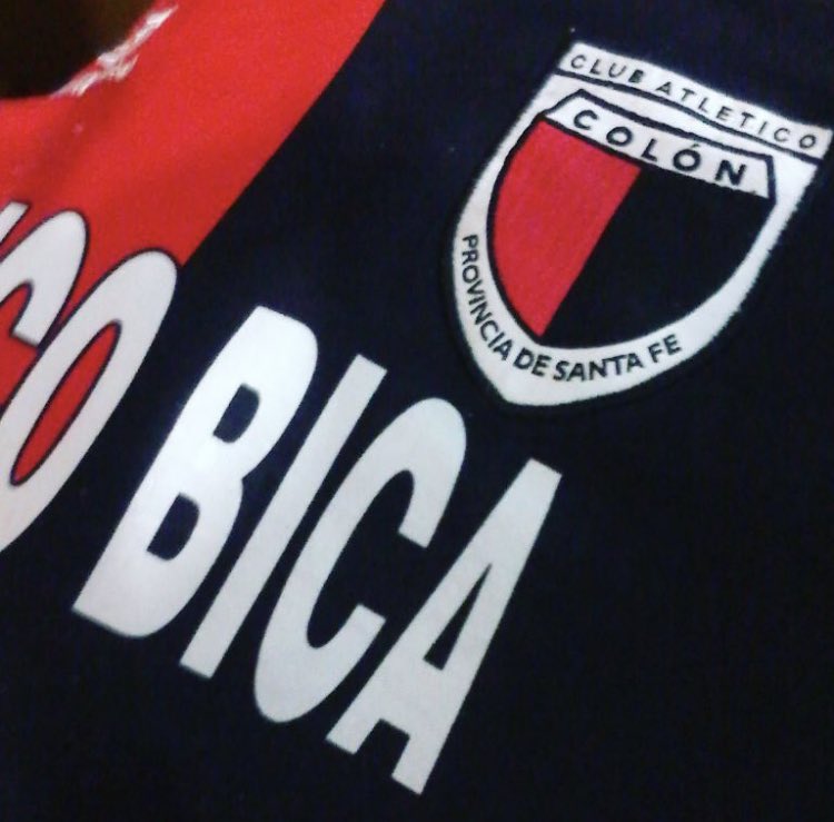 gzentner's tweet photo. La camiseta más linda de #Colón , la del ascenso de 1995 #UmbroAColon https://t.co/PN9h3D55Gm