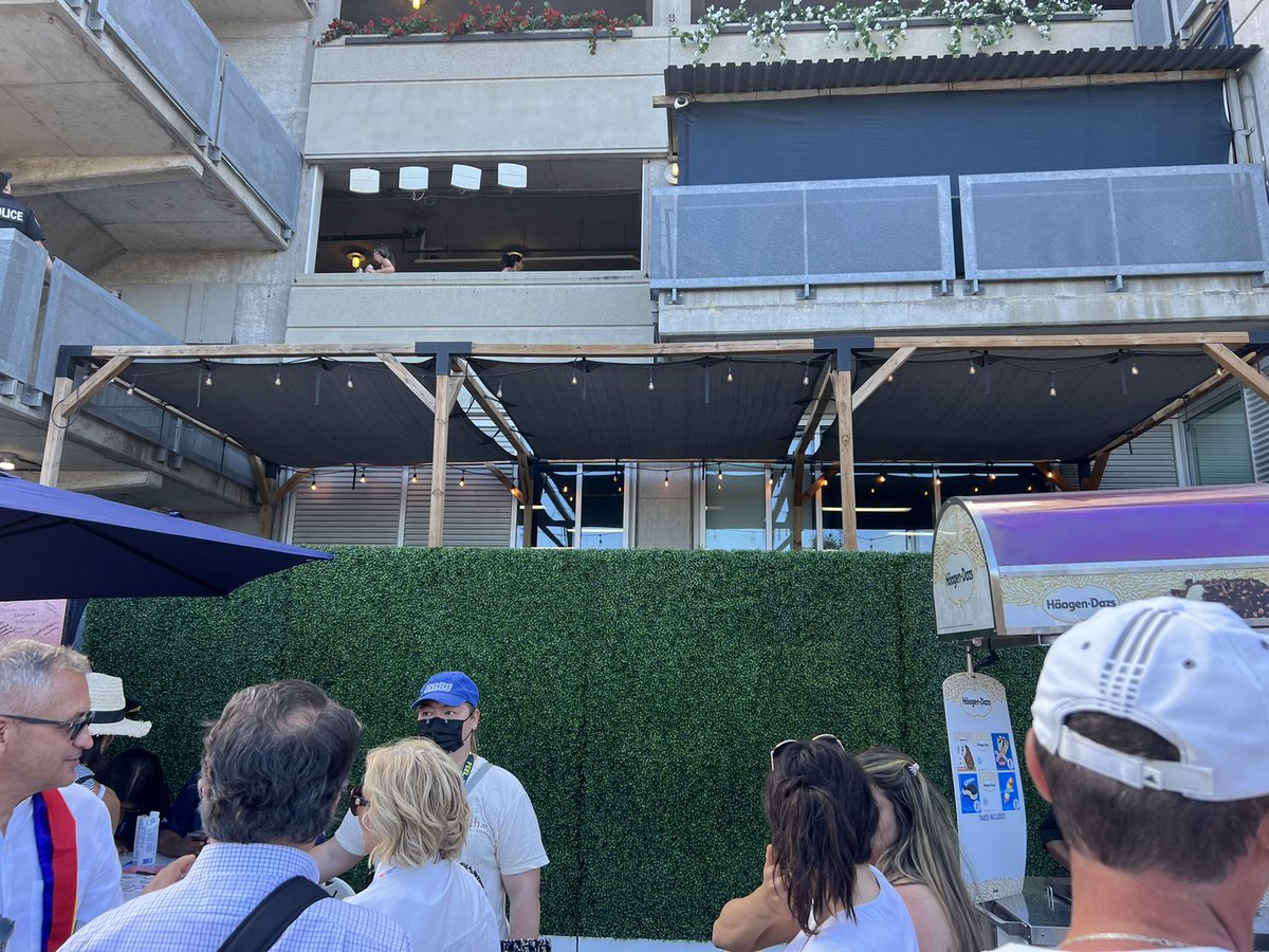 LucaciuV's tweet photo. Waiting on @Simona_Halep to come out to us https://t.co/5P49htvlDg