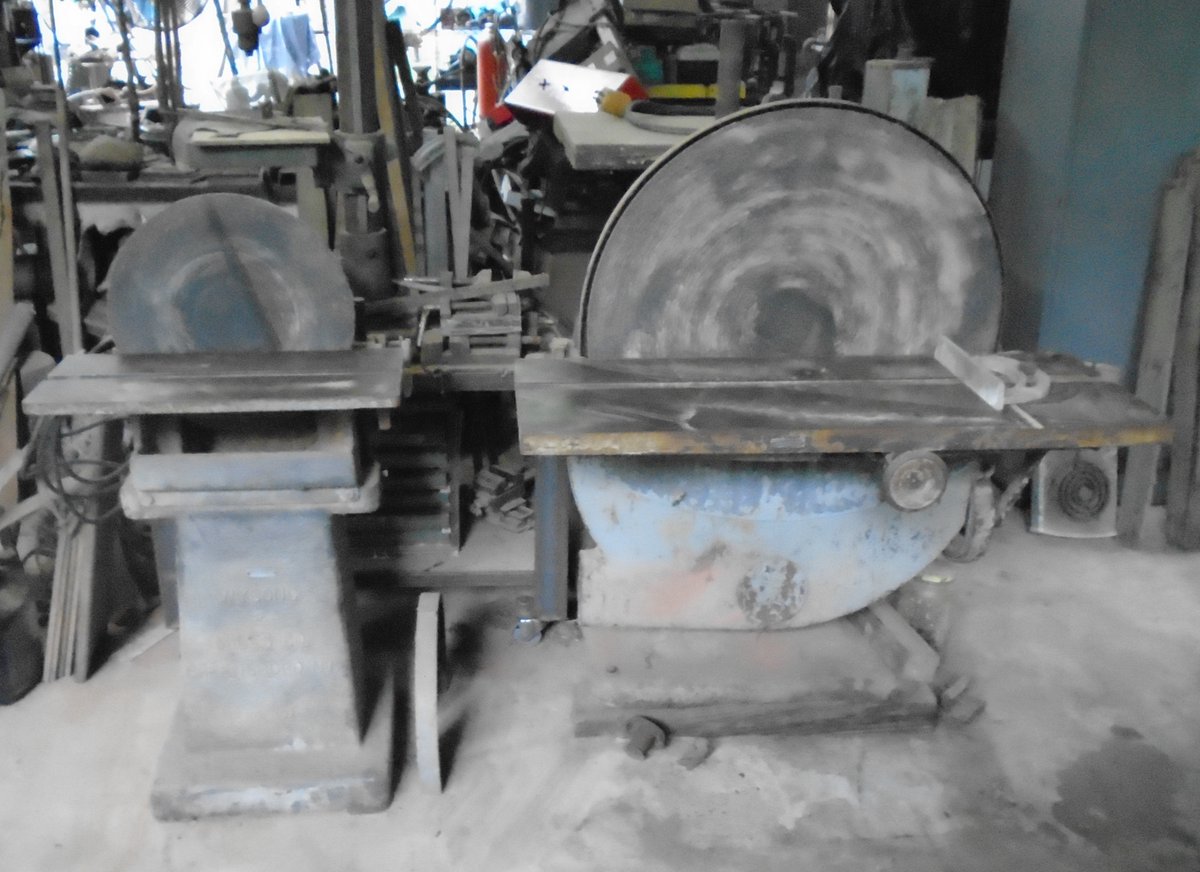billkeen469's tweet photo. #FoundryPattern shop coming back together. #WysongMiles 16" disc sander, 30" #Oliver disc and oscillating spindle sander. Reglued some lose areas of 30" disc that were hollow sounding, solvent based Contact Cement. Cut the discs from wide sanding belts on sale, #Woodworkers. https://t.co/ZuPgDj5EBX