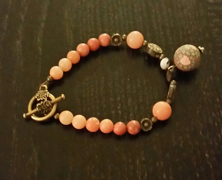 Here's a bracelet I purchased from <a href="/13PureHands/">13 Pure Hands</a>. Mi absolutely 13💛🙌th colors. Notice how dey fade en and out? 13 Magnificent!