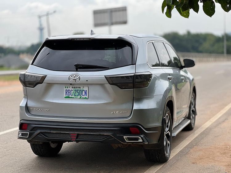 iMajorX's tweet photo. super clean slightly (5months used) Toyota Highlander XLE AWD 2016 model with original custom duty going for just 11m
Dm/call: 090800446979 Location:Abuja

@MaiAgogon @__yellows 
@Automall_ng @shvkurr_
@aisha_yaGuda
@Abuja_AutoHaven  @Dee_autoplug 
@Mvnaaa___ @AysherNaibi https://t.co/z8RSFSeghH