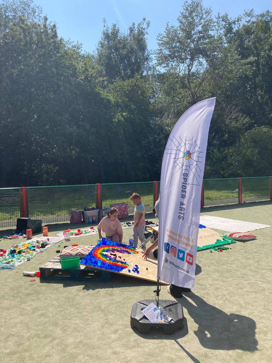 SpiderArts1's tweet photo. We had a fab day at Nitshill Festival with some of our amazing community partners! It was lovely to see the community come together in the sunshine and have fun! All of our favourite things: #sunshine #creativity #communityspirit #calmbulance #teamwork https://t.co/gitjY0dLWb