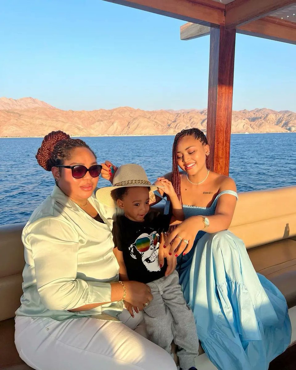 legitngnews's tweet photo. 3 generations of beauty!
Son, mother and grandmother in one photo❤❤
Regina Daniels calls them her weak point and her strength.
They look so adorable!
📸: regina.daniels (Instagram)
#legitng #legitposts #reginadaniels #sundaygoodness https://t.co/fQg8M4TY74