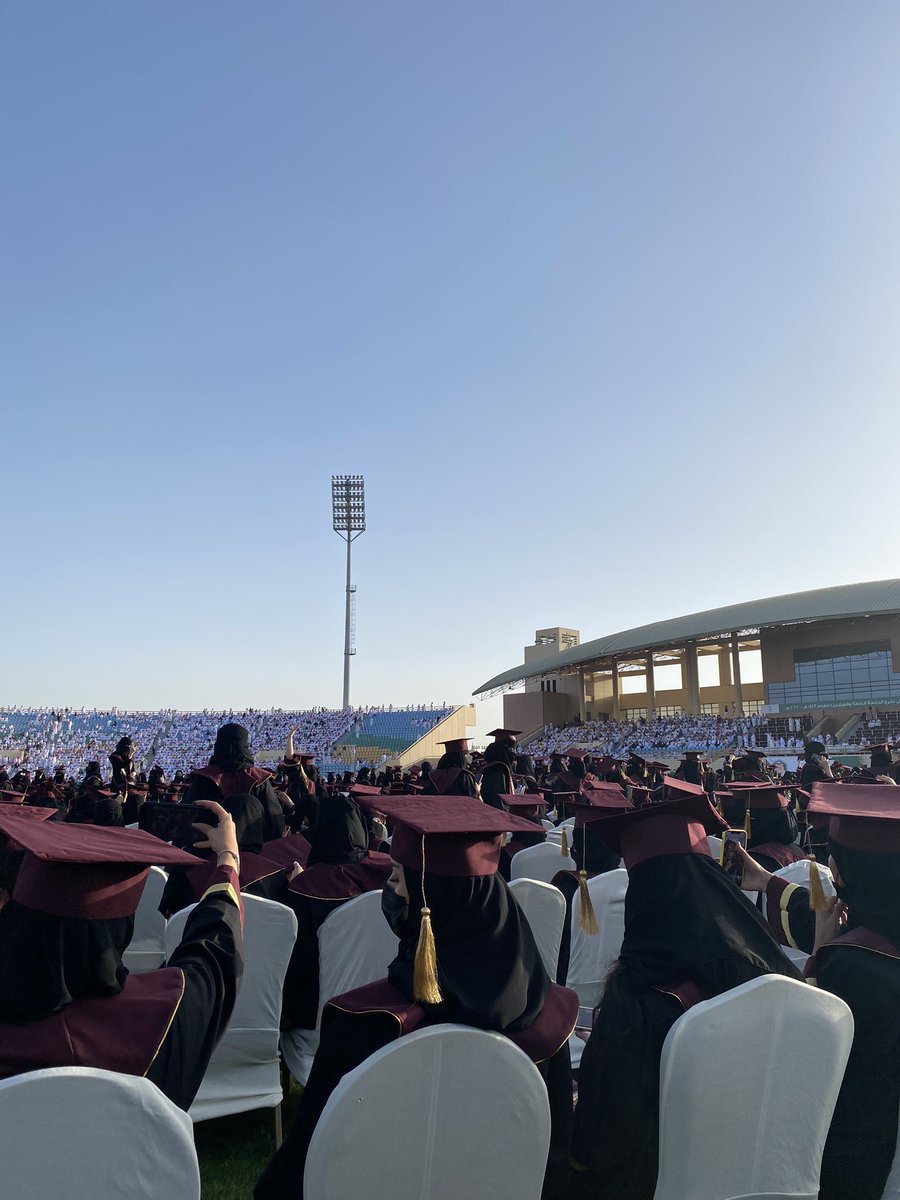 dalal30__'s tweet photo. #خريجو_kku_دفعة24
#جامعه_الملك_خالد 

2022/5/18👩🏻‍🎓

- تم بحمّدالله تخرجي من جامعة الملك خالد بدرجة البكالوريوس مع مرتبة الشرف الثانية ،تخصص حلمت ب شهادته منذ طفولتي ،انتهى طول الطريق بجميع عقباته ف الحمّدالله حتى يبلغ الحمّد منتهاه🏅- https://t.co/7A1W3emiie