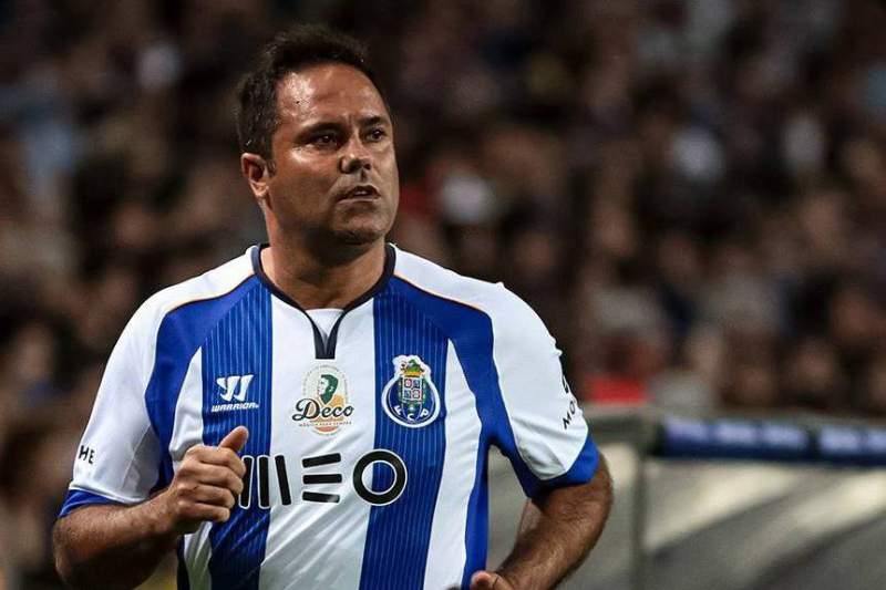 DragaoNews1893's tweet photo. 🔵⚪ Carlos Secretário sofreu um AVC e está internado nos cuidados intensivos. 

As melhoras, Dragão! 🙏🏻💙 https://t.co/Wrswdw3kSW