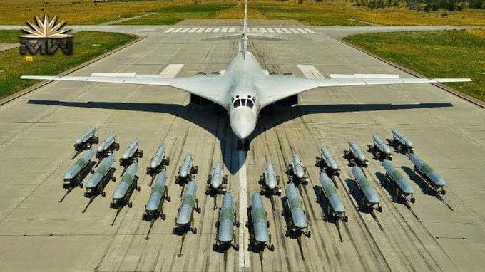 Reportunmedia's tweet image. L'accord entre l'#Inde et la #Russie est presque définitif pour l'achat de 8 #bombardiers stratégiques lourds #supersoniques à aile variable #Tupolev Tu-160 pour l'#armée de l'air #indienne. Deux d'entre eux seront livrés avant la fin de 2022 et les six autres avant juillet 2023.