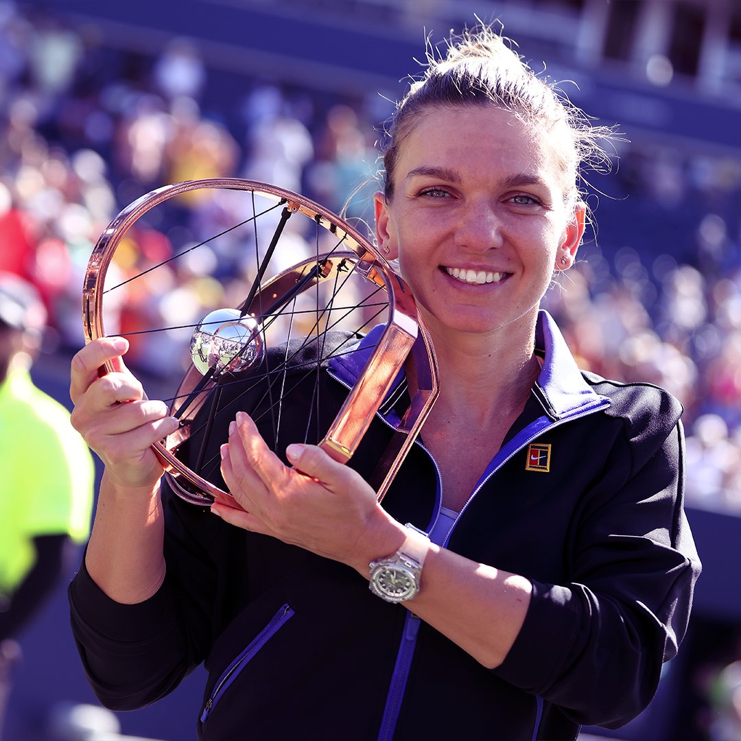 Back in the winners' circle ❗️ 🇷🇴 @Simona_Halep wins her first WTA 1000 tournament since Rome 2020 🏆 #NBO22