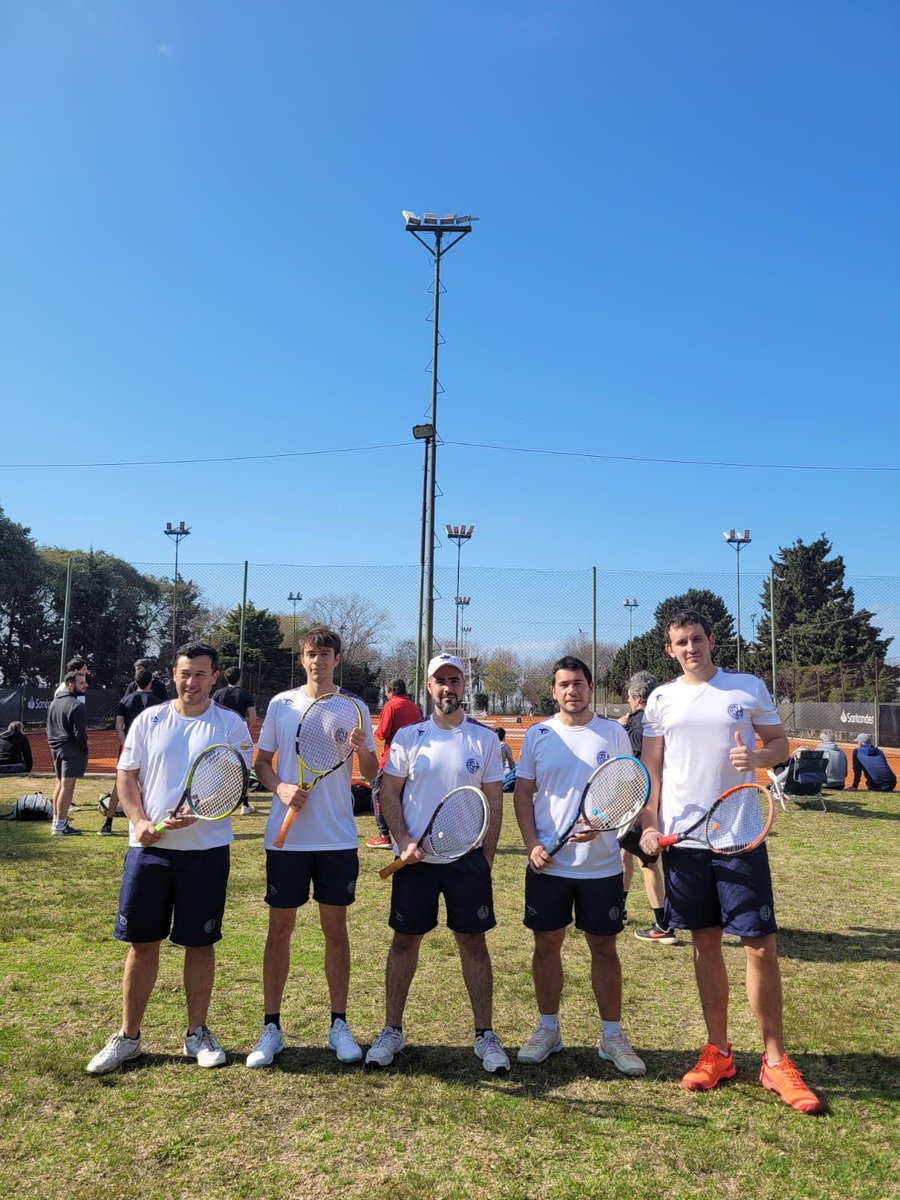 diegolopa's tweet photo. Acompañando a los chicos de @TenisCASLA +25 en la competencia de interclubes 
#SanLorenzo 💙❤️💙 https://t.co/j1jvZKlsph