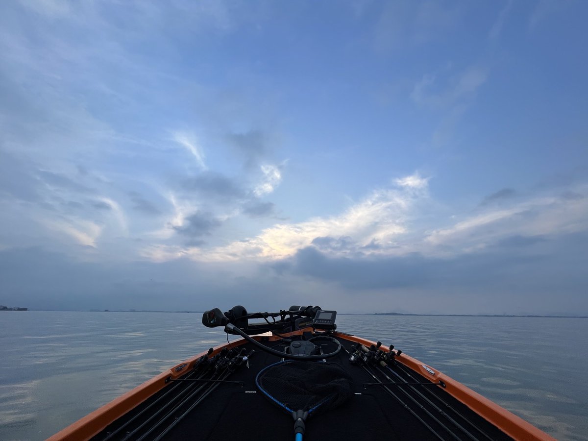 Gan1091's tweet photo. スタートフィッシング😁
昼頃から風が強まる⁉️

#滋賀県 #琵琶湖 #lakebiwa #シャロー #サウザー395 #southerboat #フィッシング #fishing #co9bit #oc_gram #釣りウェア #アウトドアウェア #swanseyewear #outland1995 #偏光グラス #zenaq #blackart #絶対感度 #gopro #goprofishing #goproのある生活 https://t.co/rjgctVxL3G
