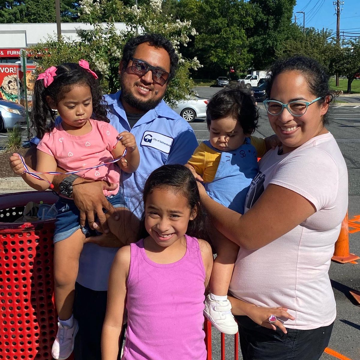 SMSCrusader's tweet photo. The best time for ice cream is always!🍦Thanks to all those Crusaders and their families who came out to Bruster’s Ice Cream to catch up with some of their favorite teachers and enjoy a favorite treat. #StillSummer #WeLoveSMS #SweetTreat https://t.co/PJtOpOmpjV