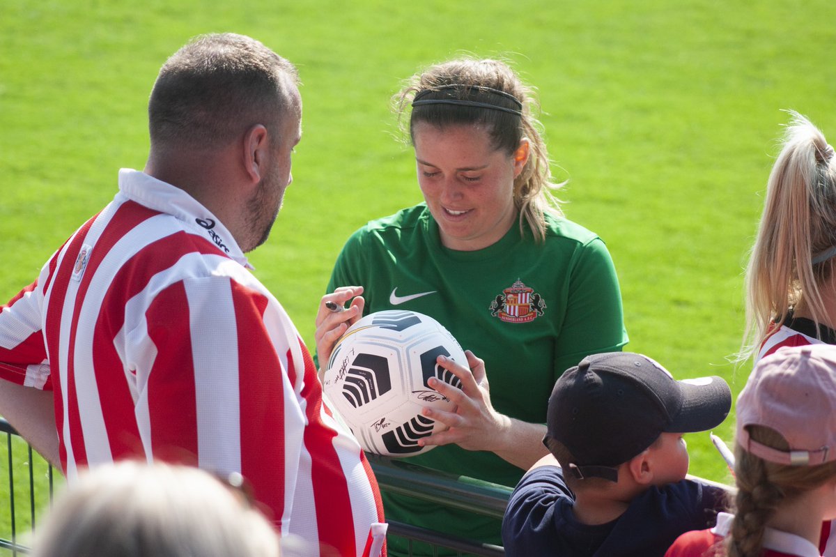 A bumper crowd, amazing support and a win to complete pre-season 😍

🔜 Durham. <a href="/BarclaysWC/">Wc</a>. Next Sunday.

#SAFCWomen