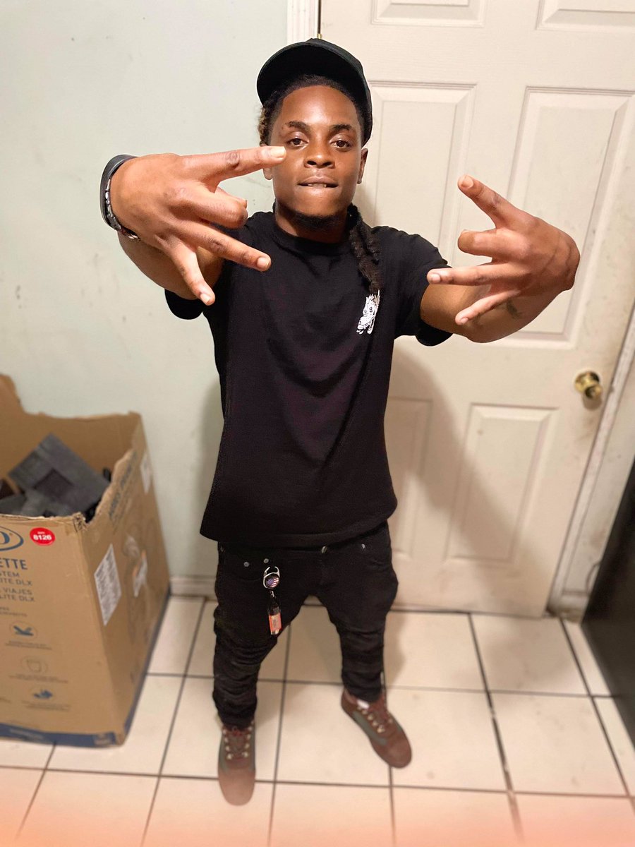 T_Savage99's tweet photo. Raised Different , imma RReal Trench Baby 😮💨 #Tmg #PHFU #FreeTheFam https://t.co/lJZrVmcG9w