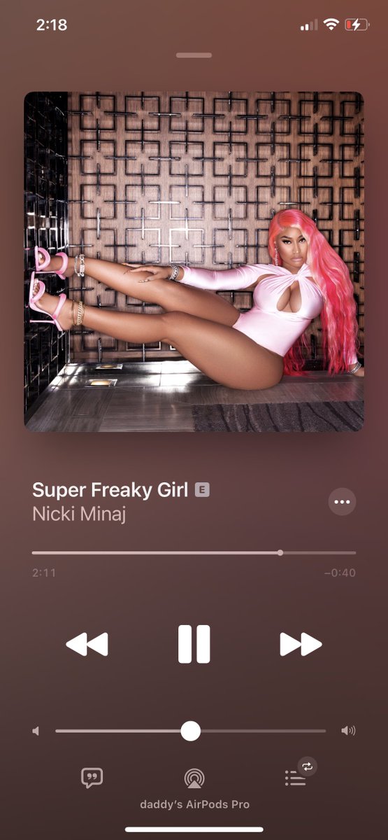 overitfriday's tweet photo. @NICKIMINAJ #NickiJames outsold wbk https://t.co/vtkUFN30SB