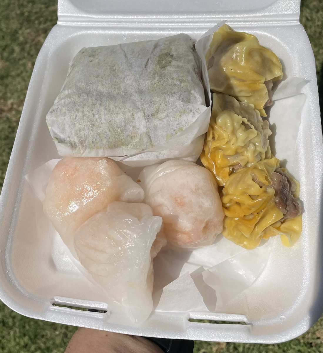 Chef_Jay's tweet photo. When you pick-up #DimSum really early and don’t want to wait for the full menu to be ready.
You get what they have ready at #DimSumExpress in #MontereyPark.
#hargow #siumai #montereyparkfood #inthe626 #sundaybreakfast https://t.co/2WVNiPvFuP