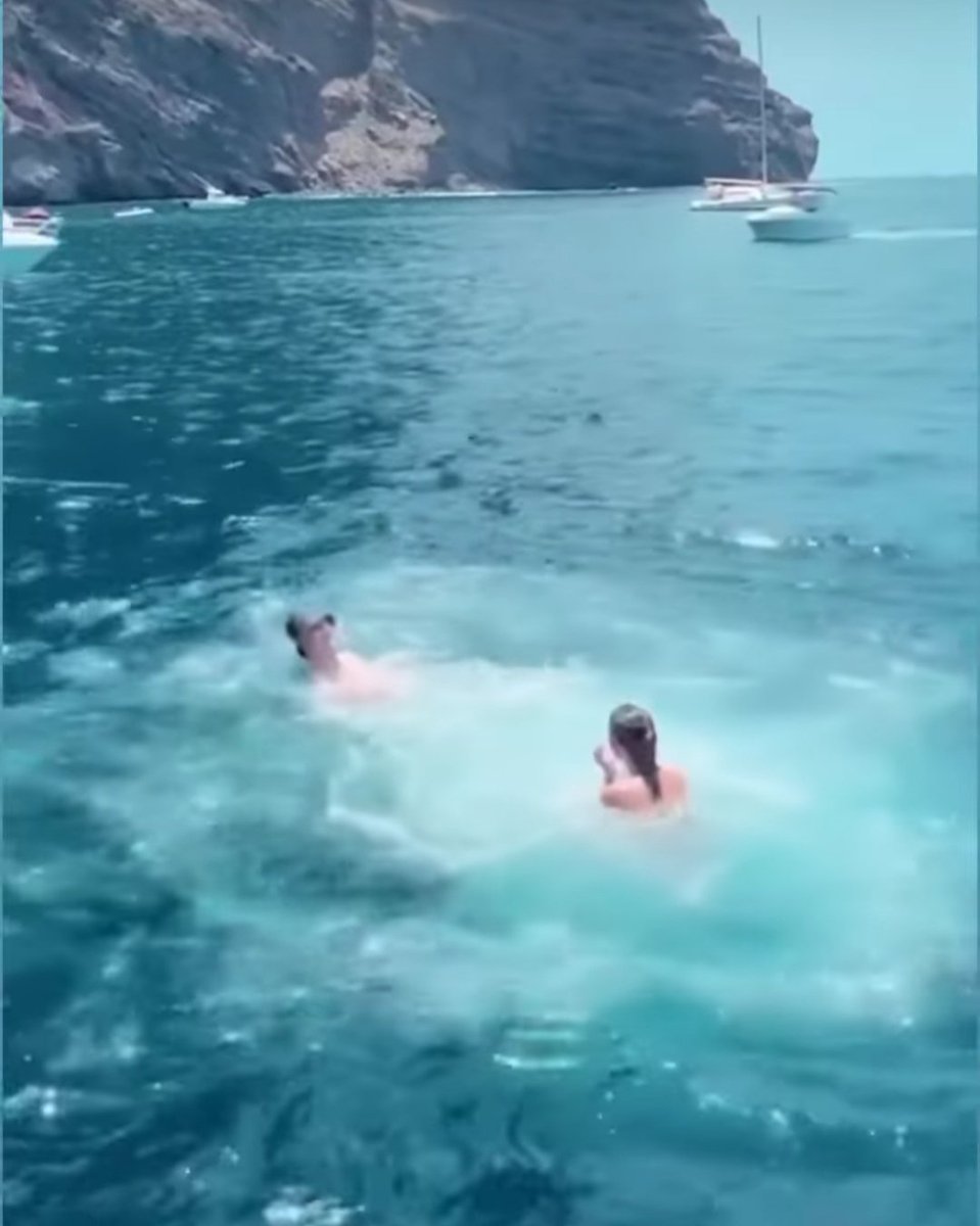 patitalover's tweet photo. Verla disfrutando las playas de Tenerife alegra mi corazón, ella exclusiva aprovechando al máximo la experiencia
#BárbaraLópez #BarbaraFest https://t.co/UBNe882orU